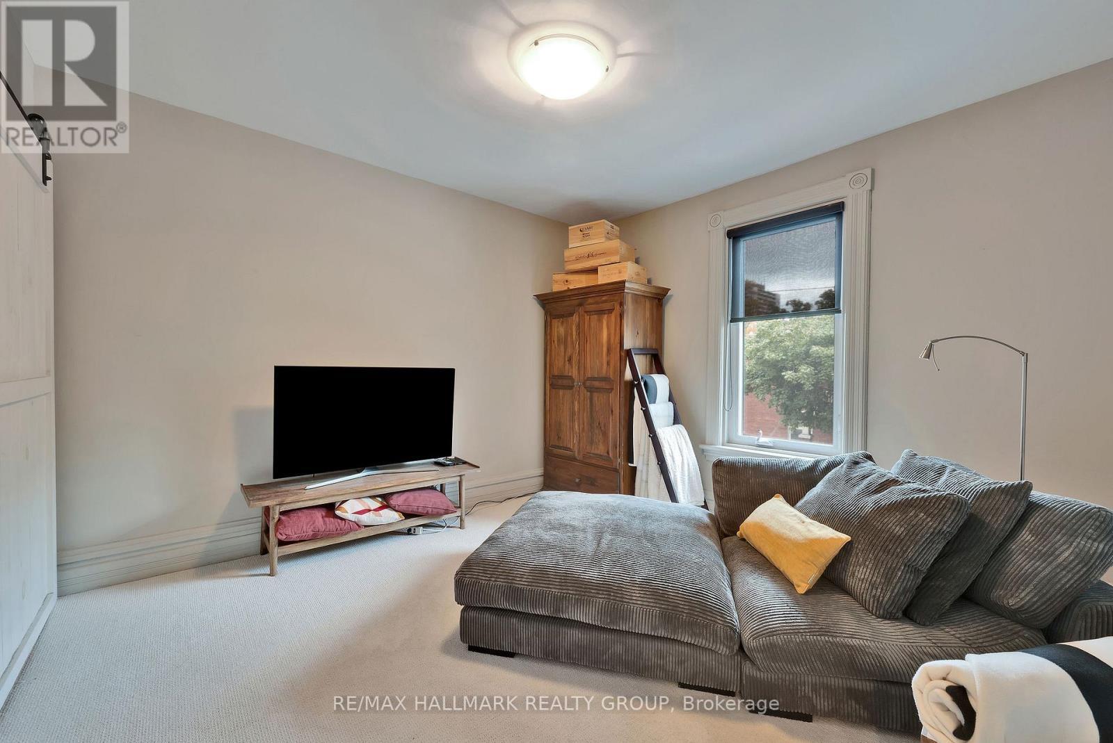 376 Lyon Street N, Ottawa, ON - Indoor