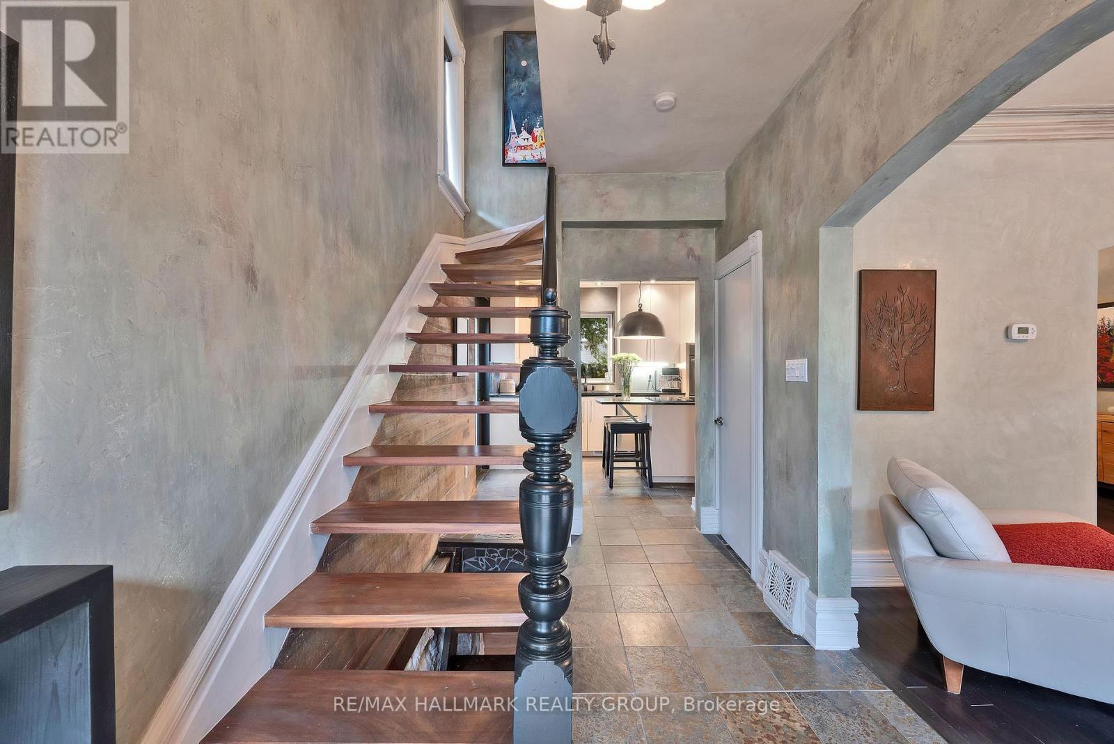 376 Lyon Street N, Ottawa, ON - Indoor Photo Showing Other Room