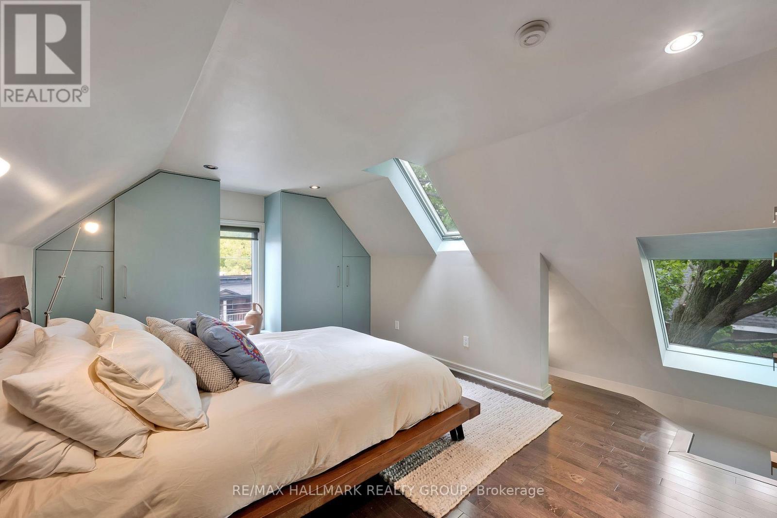 376 Lyon Street N, Ottawa, ON - Indoor Photo Showing Bedroom