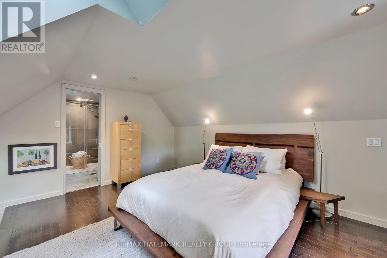 376 Lyon Street N, Ottawa, ON - Indoor Photo Showing Bedroom