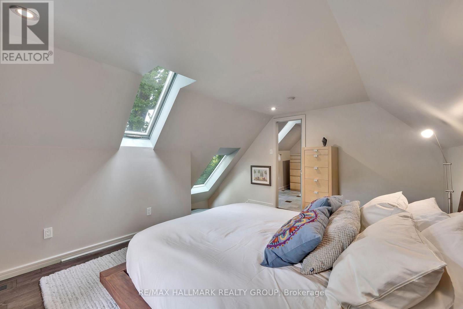 376 Lyon Street N, Ottawa, ON - Indoor Photo Showing Bedroom