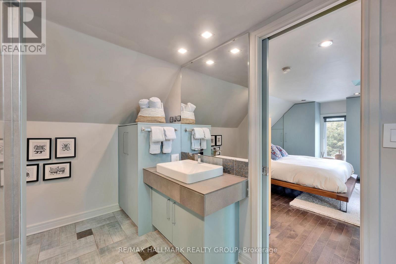 376 Lyon Street N, Ottawa, ON - Indoor