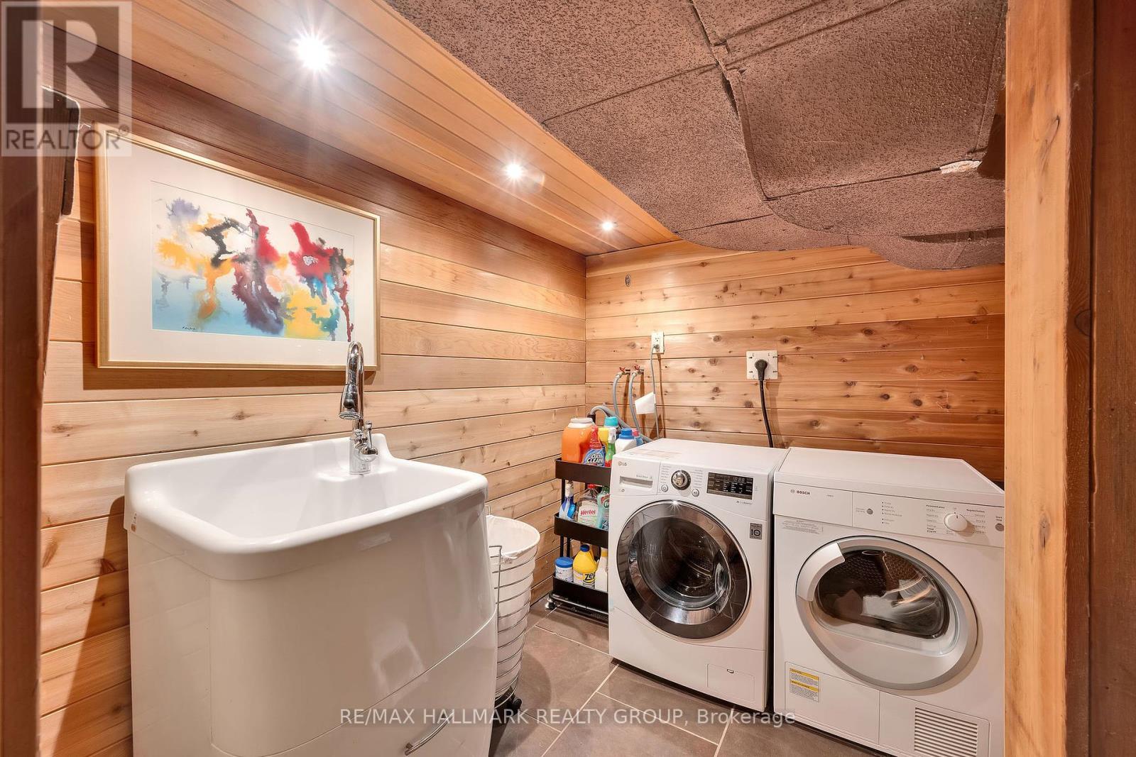 376 Lyon Street N, Ottawa, ON - Indoor Photo Showing Laundry Room