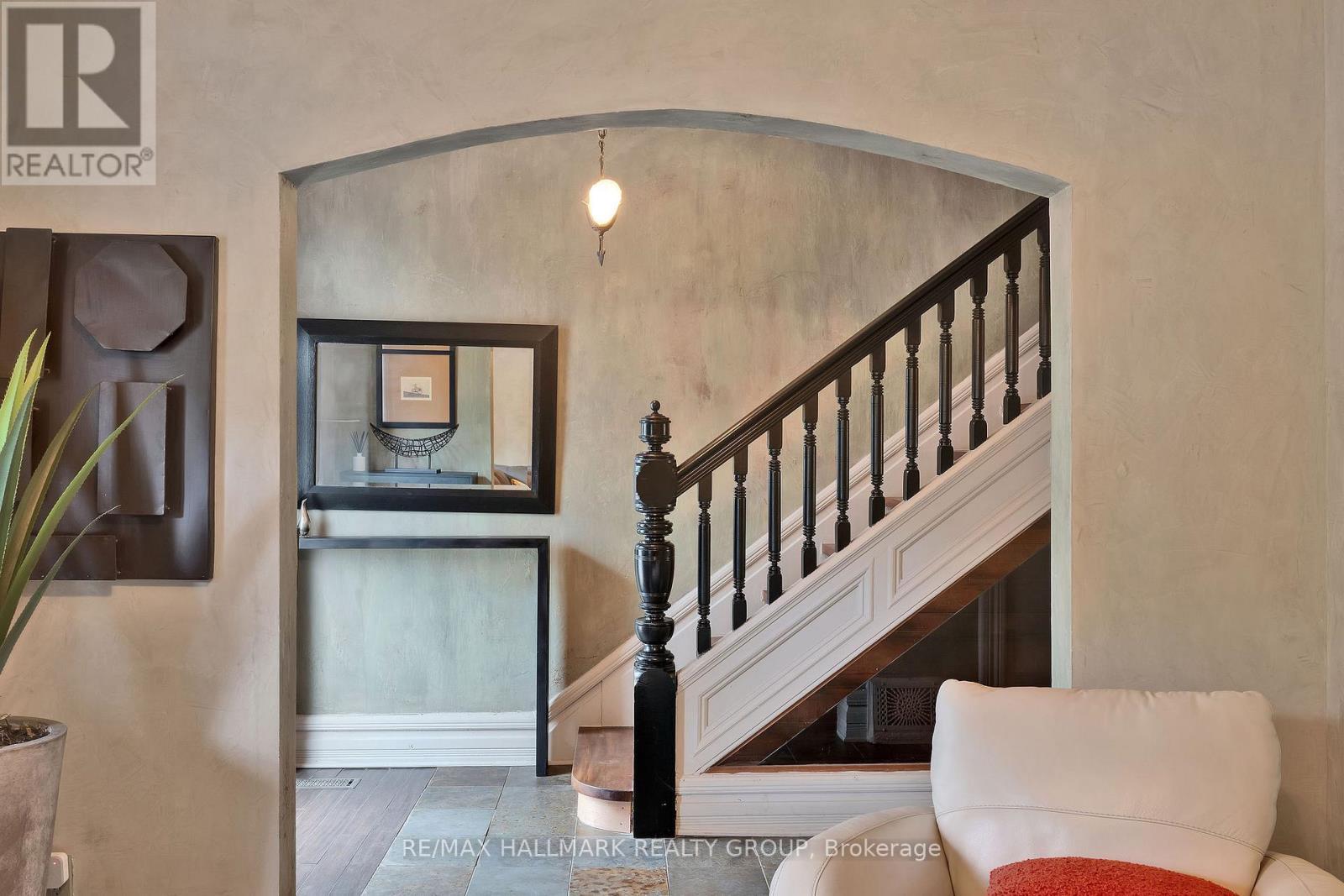 376 Lyon Street N, Ottawa, ON - Indoor