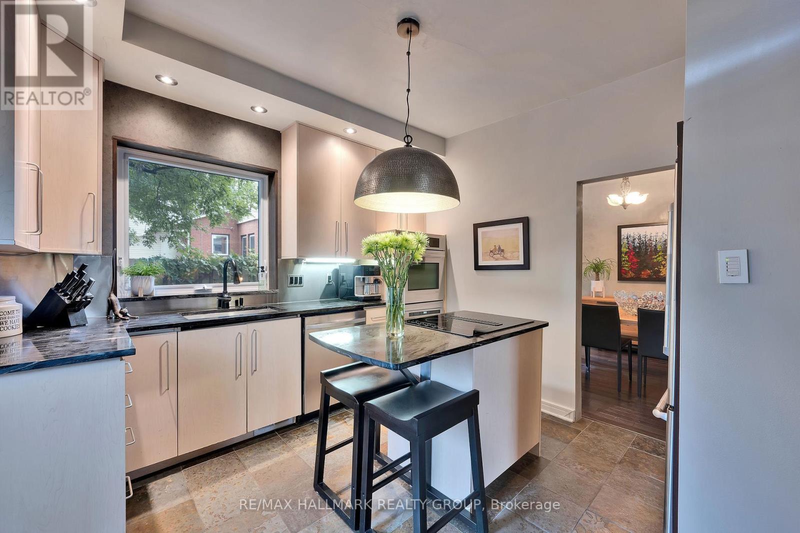 376 Lyon Street N, Ottawa, ON - Indoor Photo Showing Kitchen