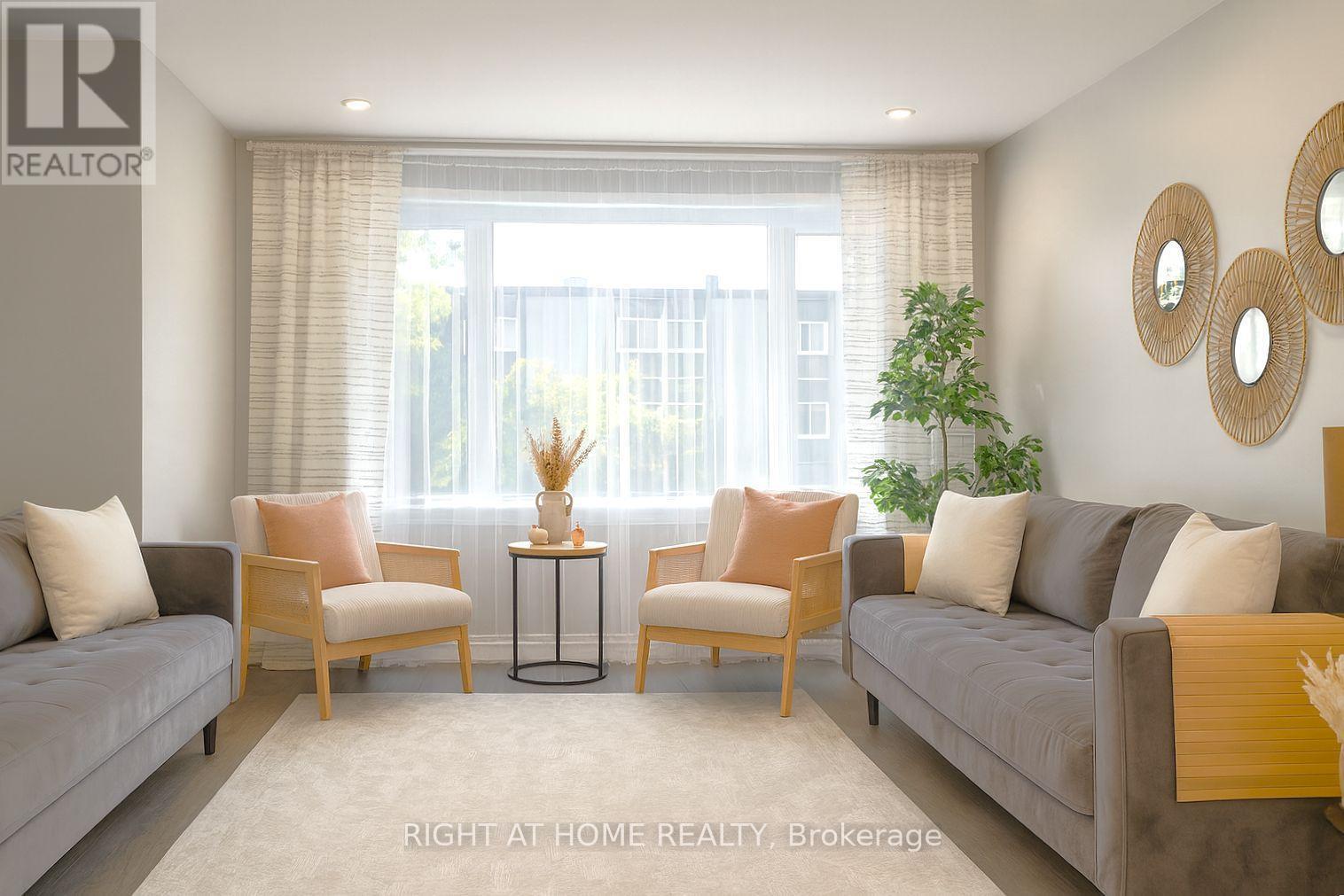 347 Zephyr Avenue, Ottawa, ON - Indoor Photo Showing Living Room