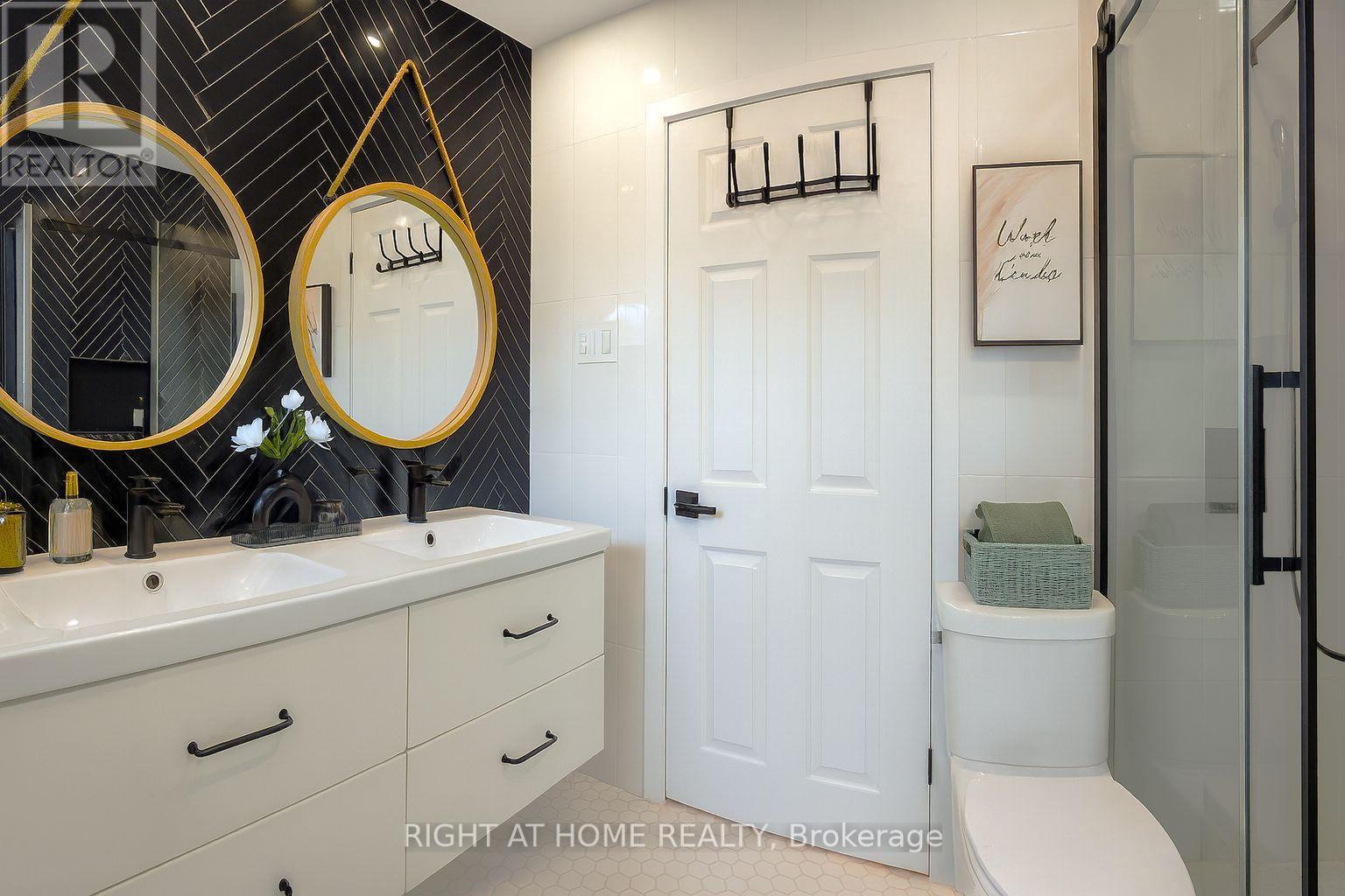 347 Zephyr Avenue, Ottawa, ON - Indoor Photo Showing Bathroom