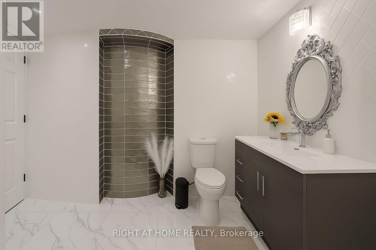 347 Zephyr Avenue, Ottawa, ON - Indoor Photo Showing Bathroom