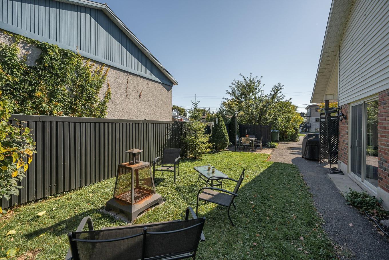 Cour - 414 Boul. D'Iberville, Saint-Jean-Sur-Richelieu, QC - Outdoor