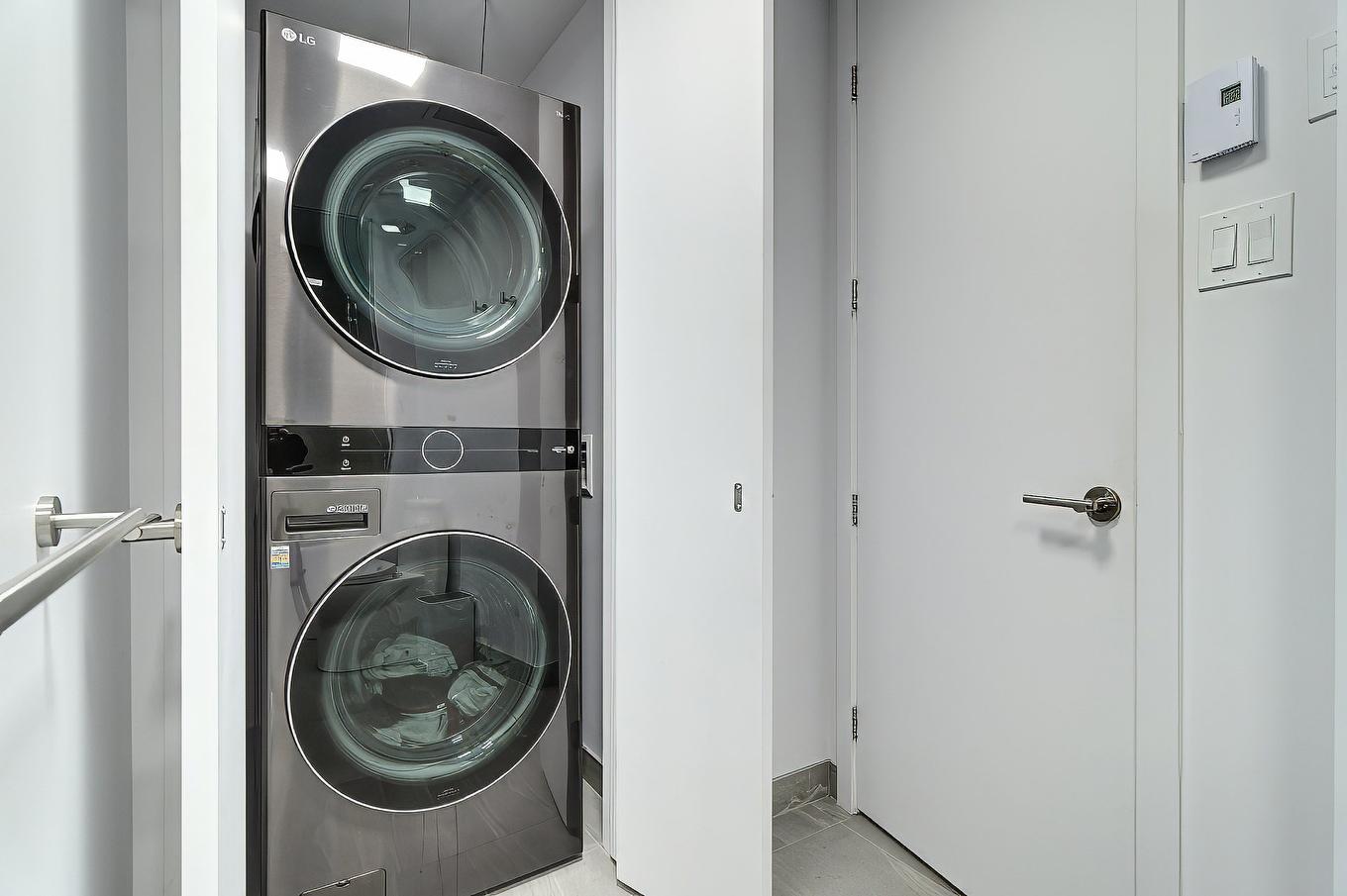 Salle de bains - 802-1320 Rue Olier, Montréal (Le Sud-Ouest), QC - Indoor Photo Showing Laundry Room