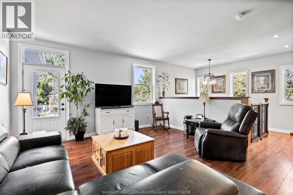 38 Canal Street East, Tilbury, ON - Indoor Photo Showing Living Room