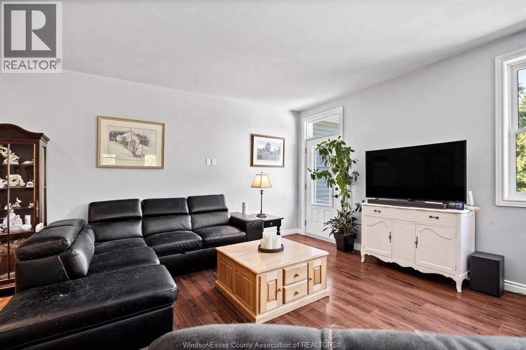 38 Canal Street East, Tilbury, ON - Indoor Photo Showing Living Room