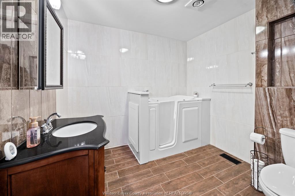 38 Canal Street East, Tilbury, ON - Indoor Photo Showing Bathroom