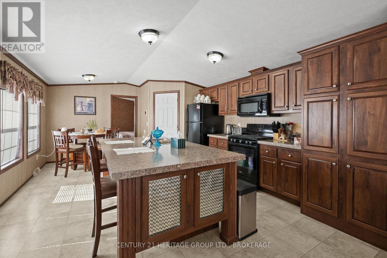 7 - 5633 Bath Road, Loyalist (Lennox And Addington - South), ON