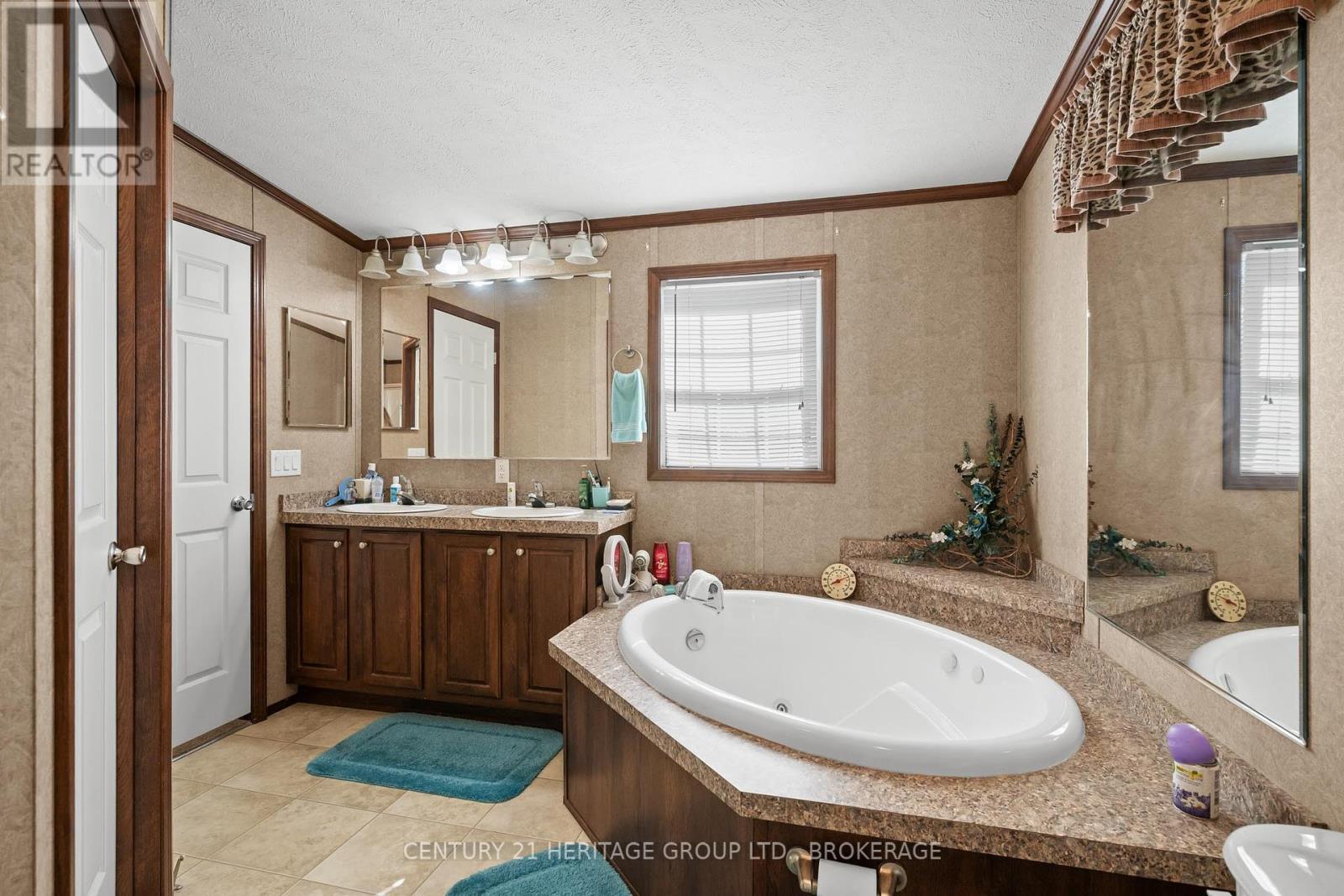 7 - 5633 Bath Road, Loyalist (Lennox And Addington - South), ON