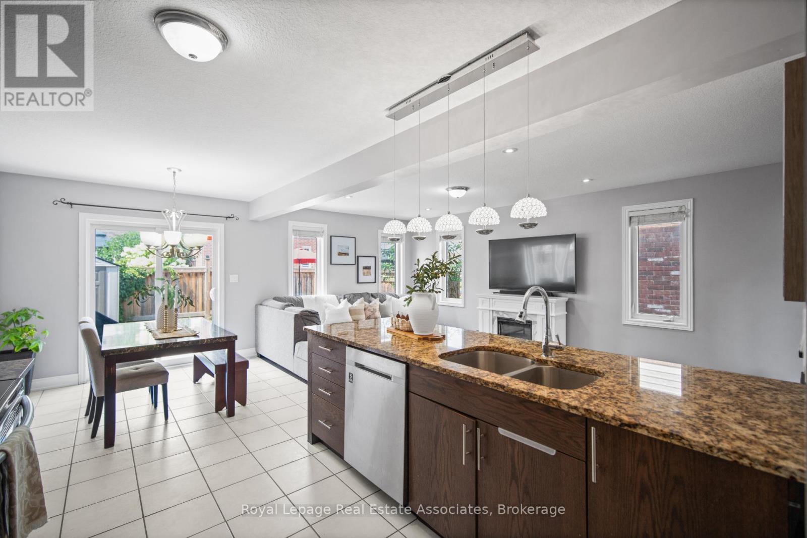 439 Moorlands Crescent, Kitchener, ON - Indoor Photo Showing Kitchen With Double Sink