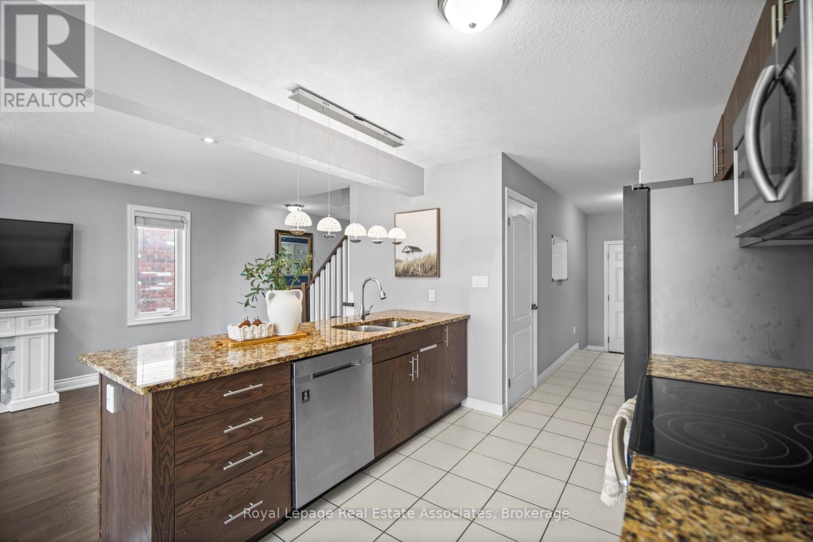 439 Moorlands Crescent, Kitchener, ON - Indoor Photo Showing Kitchen With Double Sink