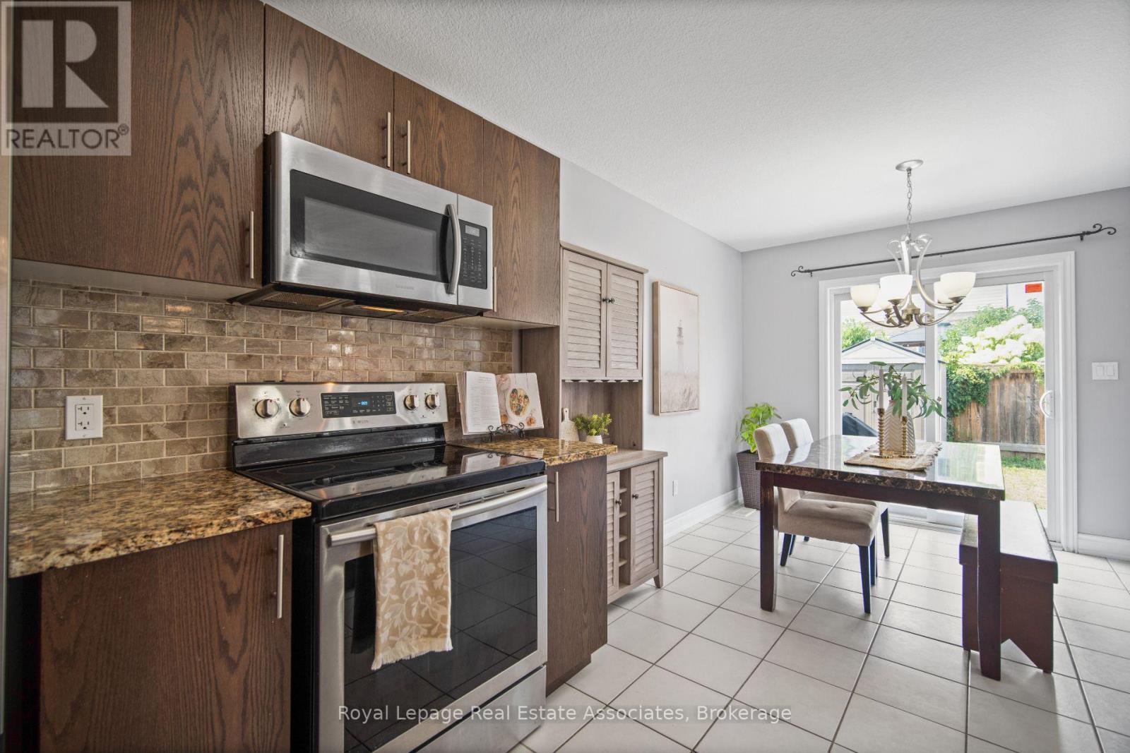 439 Moorlands Crescent, Kitchener, ON - Indoor Photo Showing Kitchen