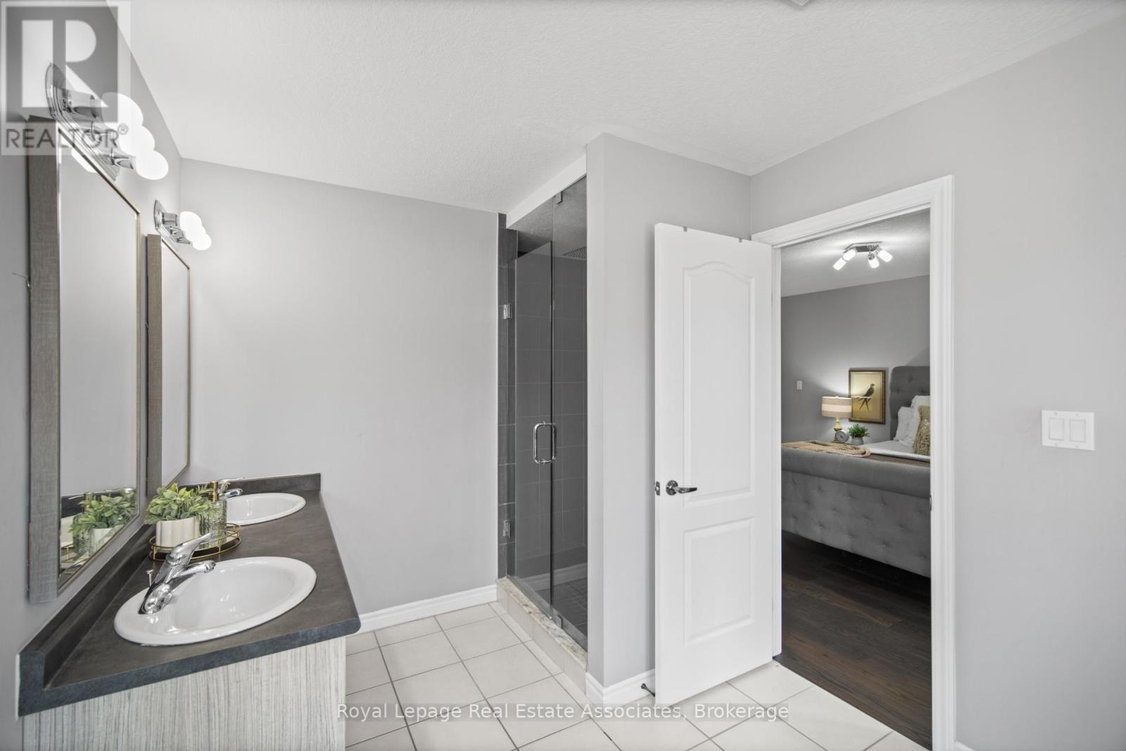439 Moorlands Crescent, Kitchener, ON - Indoor Photo Showing Bathroom