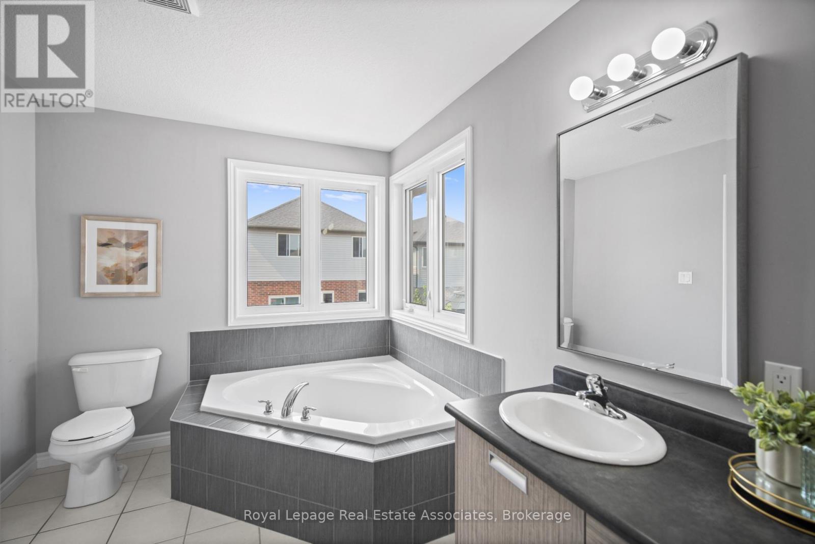 439 Moorlands Crescent, Kitchener, ON - Indoor Photo Showing Bathroom