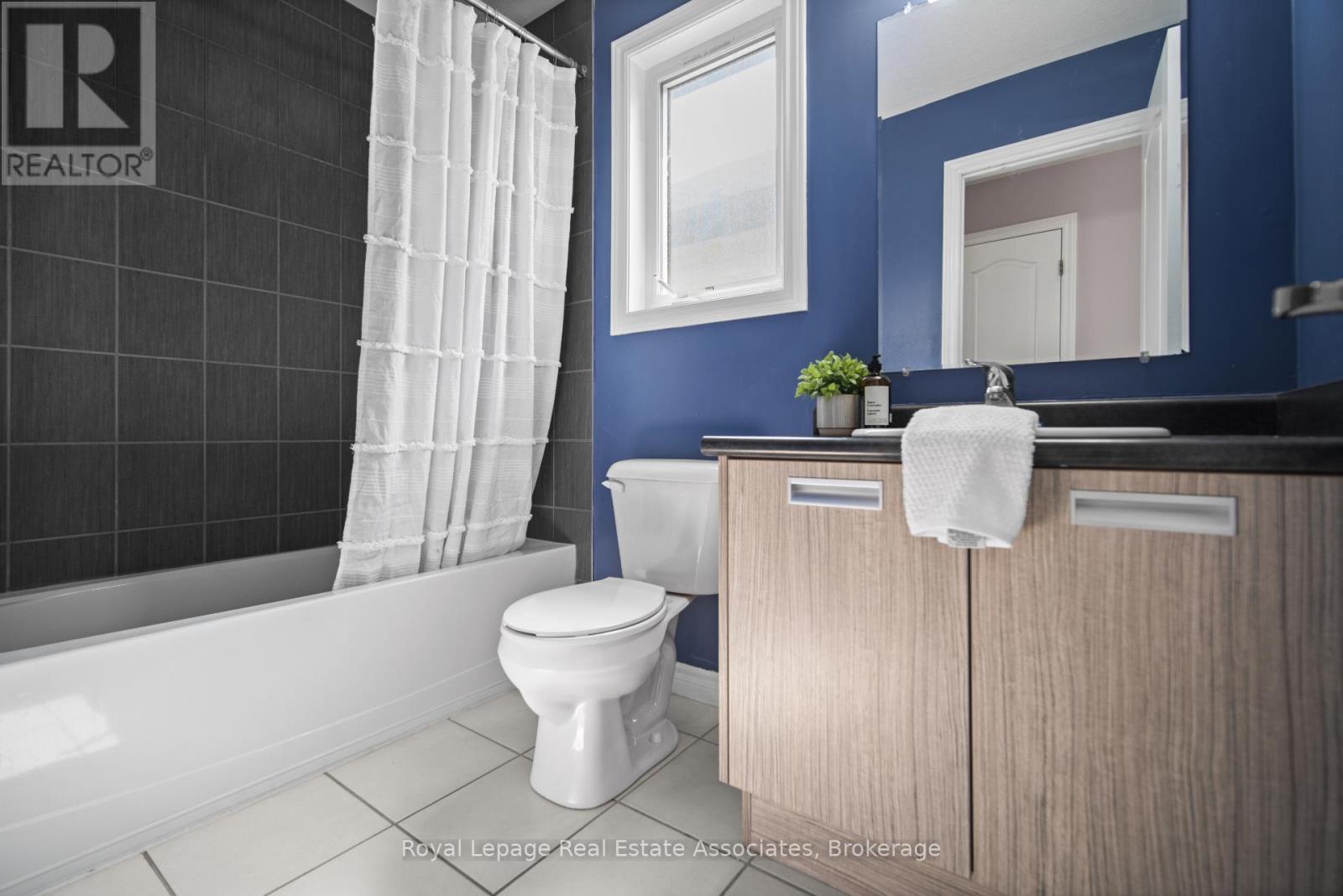 439 Moorlands Crescent, Kitchener, ON - Indoor Photo Showing Bathroom