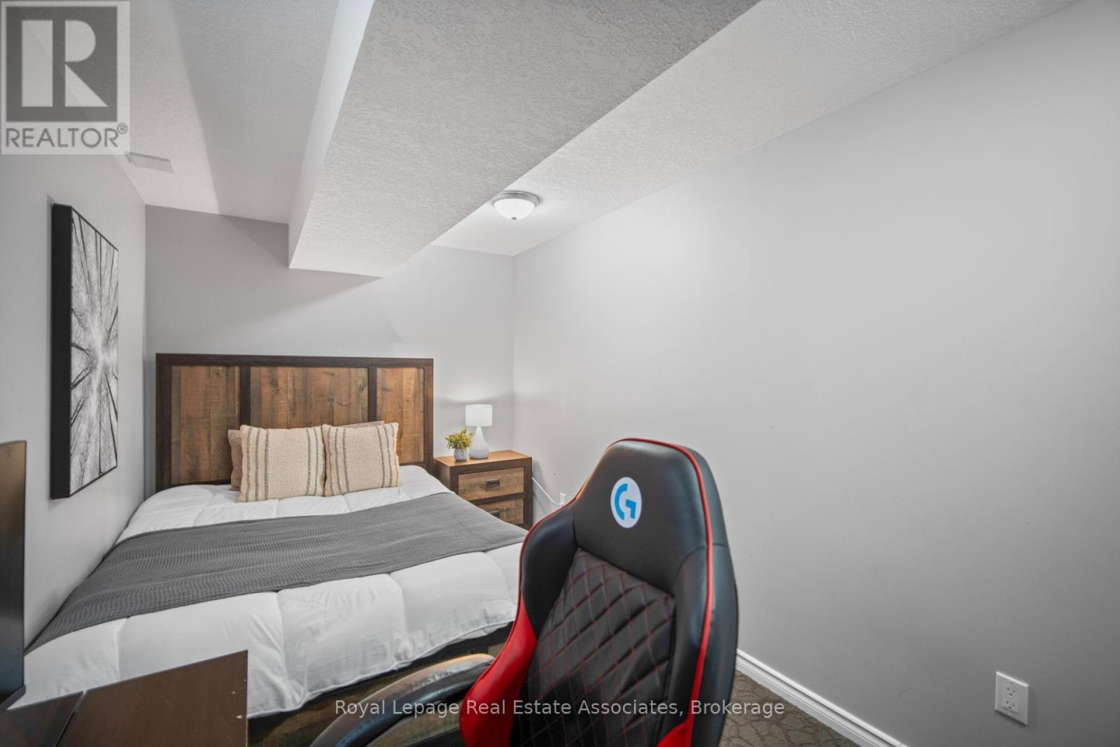 439 Moorlands Crescent, Kitchener, ON - Indoor Photo Showing Bedroom