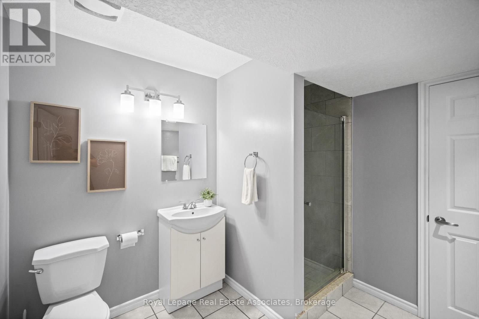 439 Moorlands Crescent, Kitchener, ON - Indoor Photo Showing Bathroom