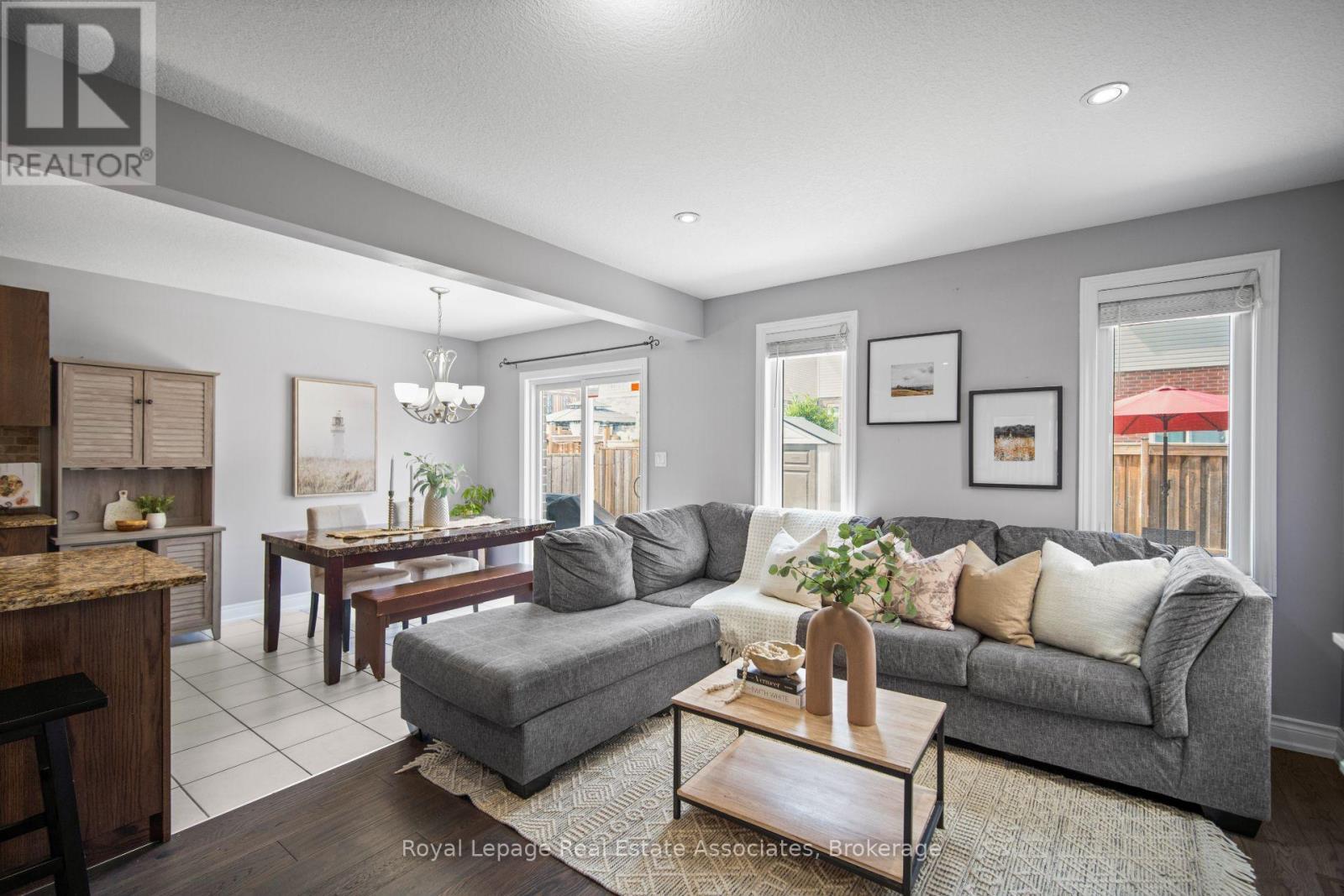 439 Moorlands Crescent, Kitchener, ON - Indoor Photo Showing Living Room
