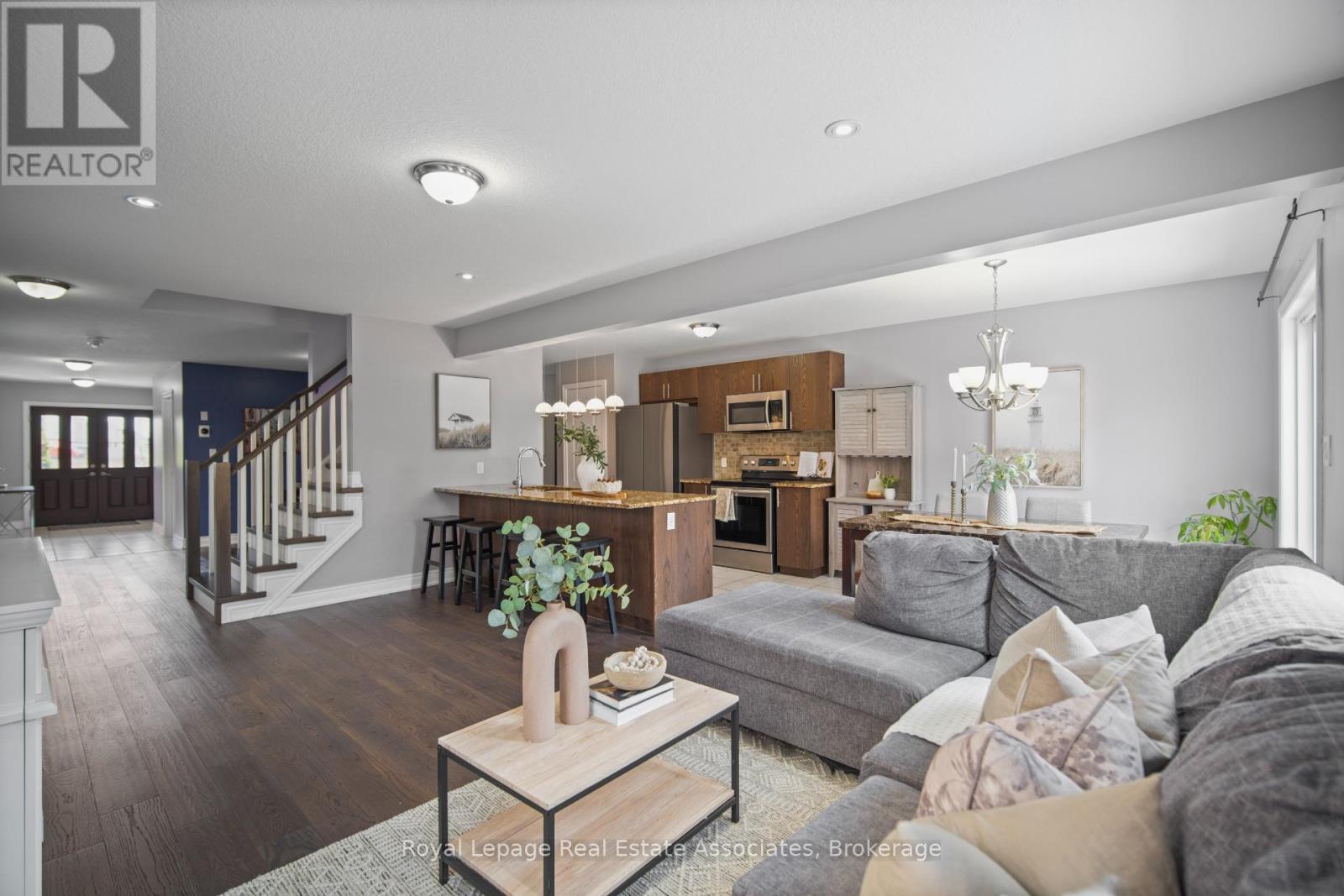 439 Moorlands Crescent, Kitchener, ON - Indoor Photo Showing Living Room