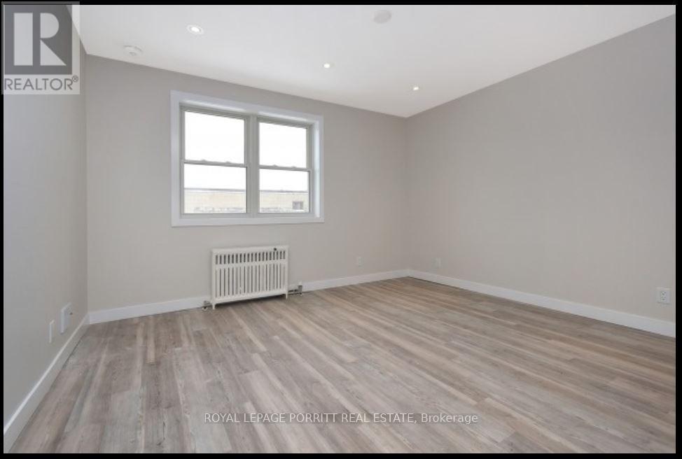 Bedroom - 4 - 3411 Lake Shore Boulevard W, Toronto, ON - Indoor Photo Showing Other Room