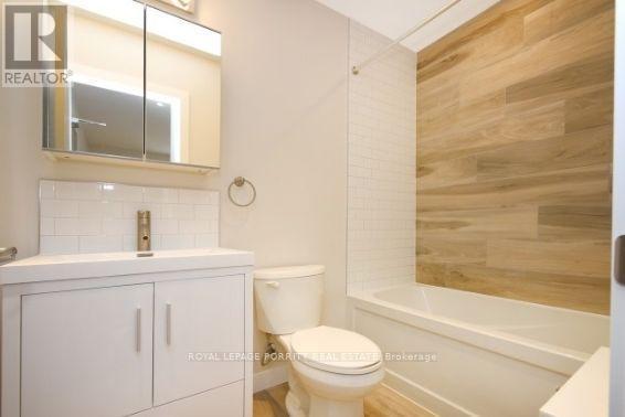 3 - 3411 Lake Shore Boulevard W, Toronto, ON - Indoor Photo Showing Bathroom