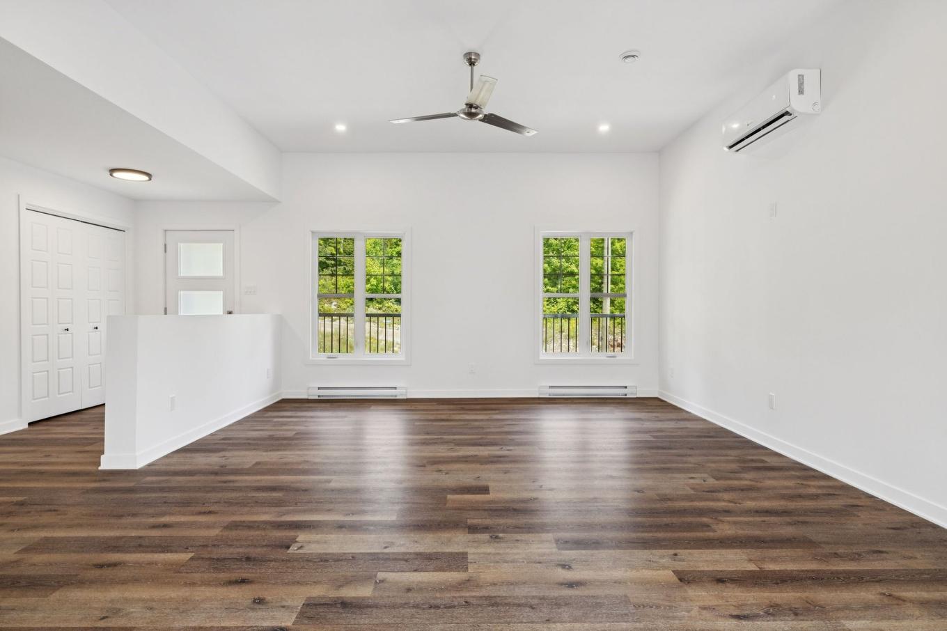 Living room - 66 Ch. Des Lueurs, Val-Des-Monts, QC - Indoor