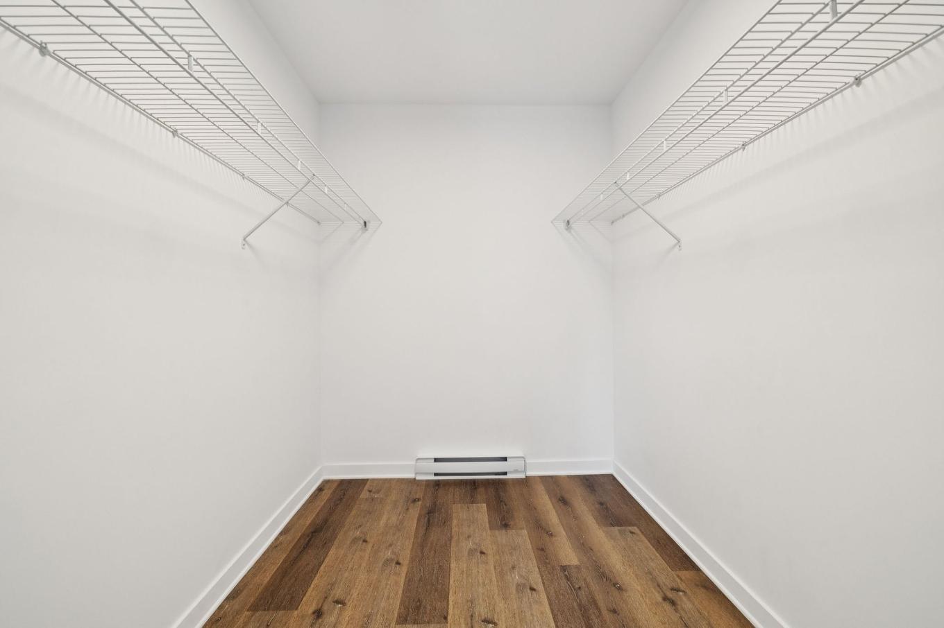 Bedroom - 66 Ch. Des Lueurs, Val-Des-Monts, QC - Indoor With Storage