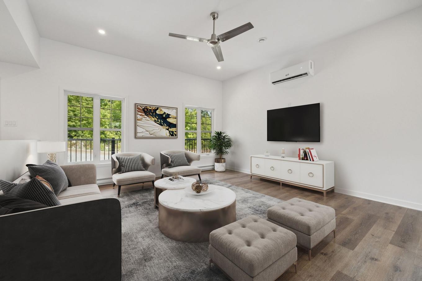 Living room - 66 Ch. Des Lueurs, Val-Des-Monts, QC - Indoor Photo Showing Living Room