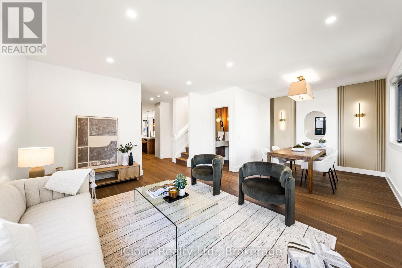 1140 Ogden Avenue, Mississauga, ON - Indoor Photo Showing Living Room