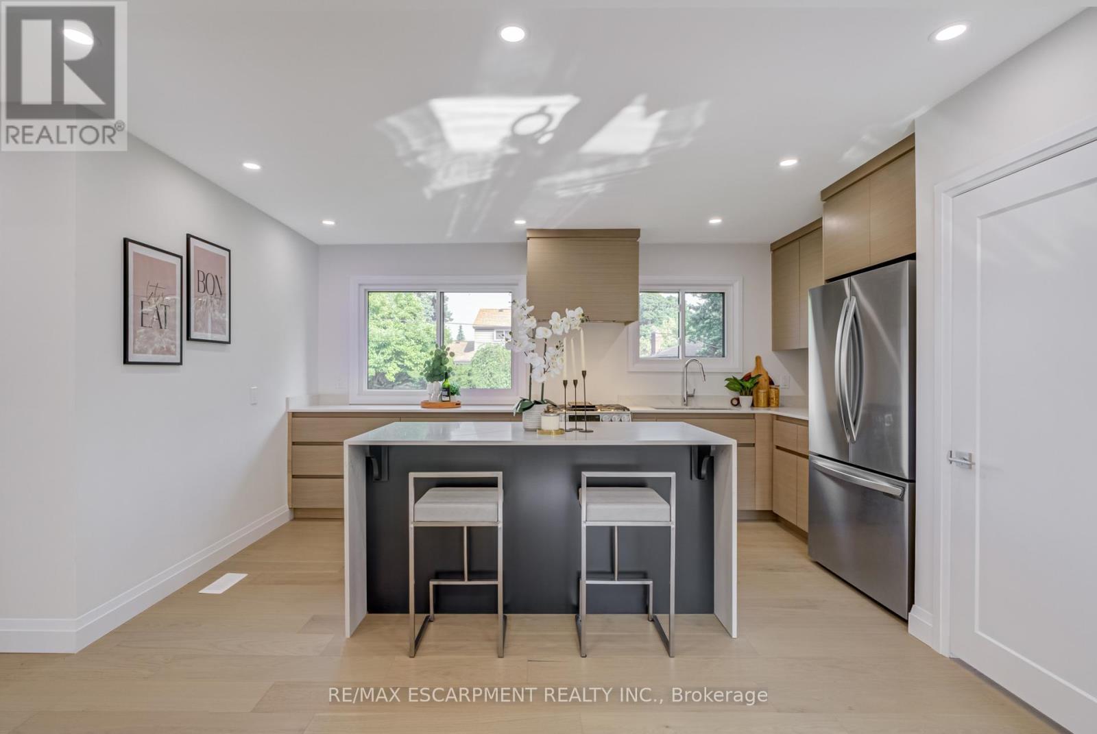 13 Skyland Drive, Hamilton, ON - Indoor Photo Showing Kitchen
