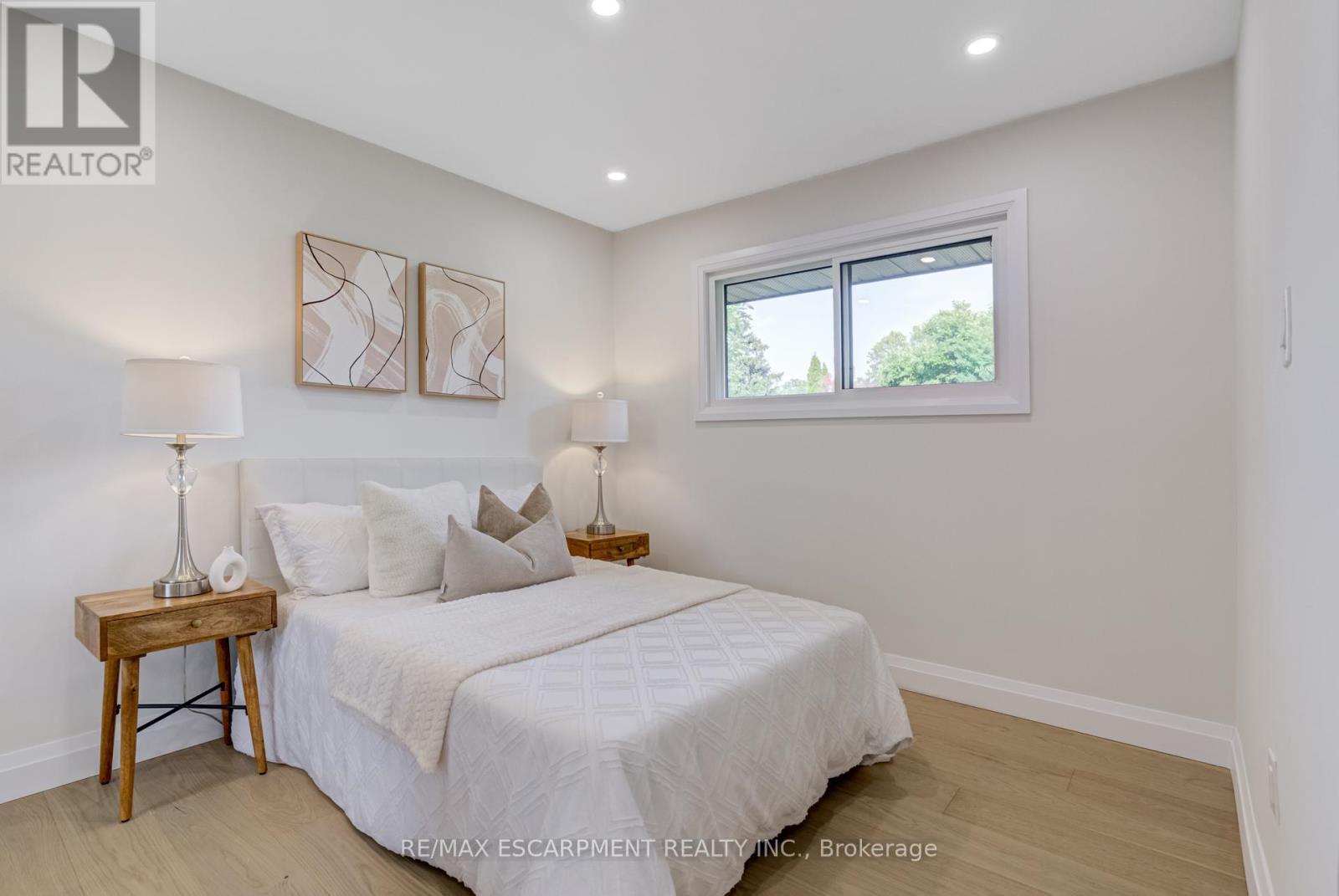 13 Skyland Drive, Hamilton, ON - Indoor Photo Showing Bedroom