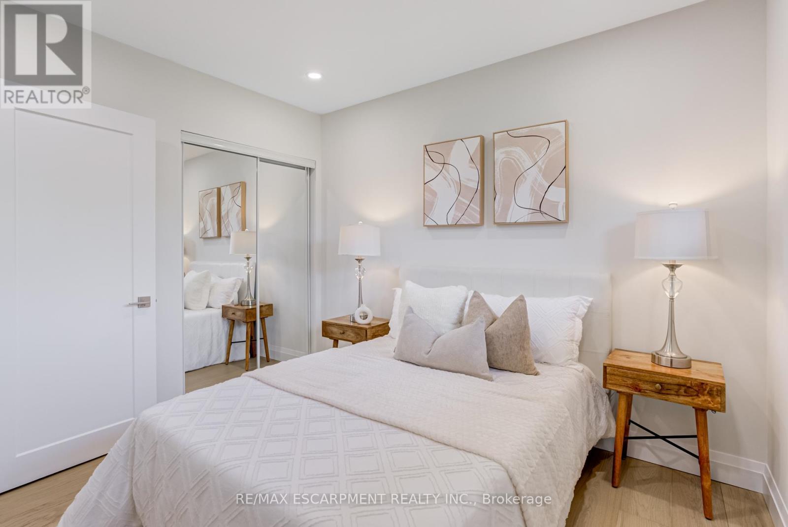 13 Skyland Drive, Hamilton, ON - Indoor Photo Showing Bedroom