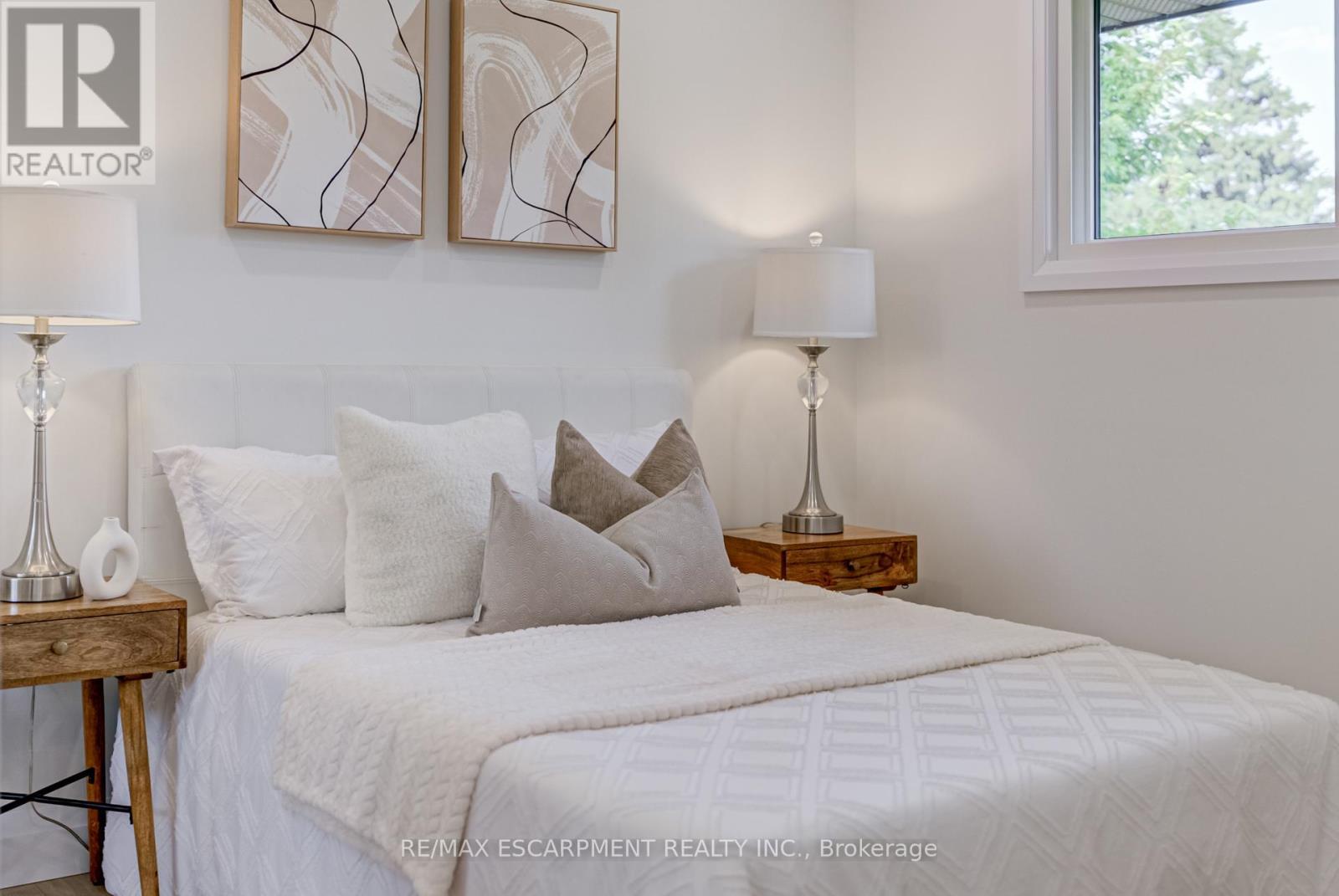 13 Skyland Drive, Hamilton, ON - Indoor Photo Showing Bedroom