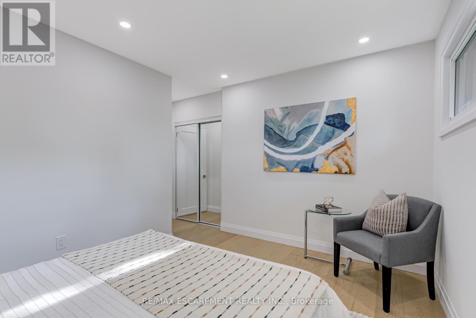 13 Skyland Drive, Hamilton, ON - Indoor Photo Showing Bedroom