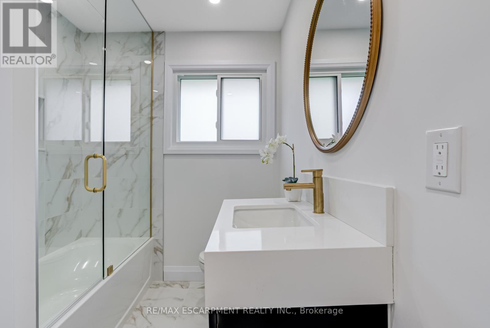 13 Skyland Drive, Hamilton, ON - Indoor Photo Showing Bathroom