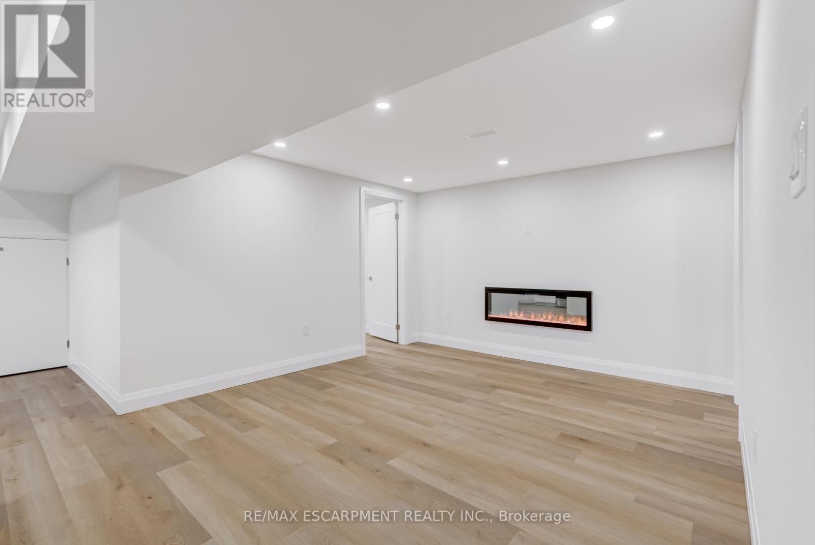 13 Skyland Drive, Hamilton, ON - Indoor Photo Showing Other Room