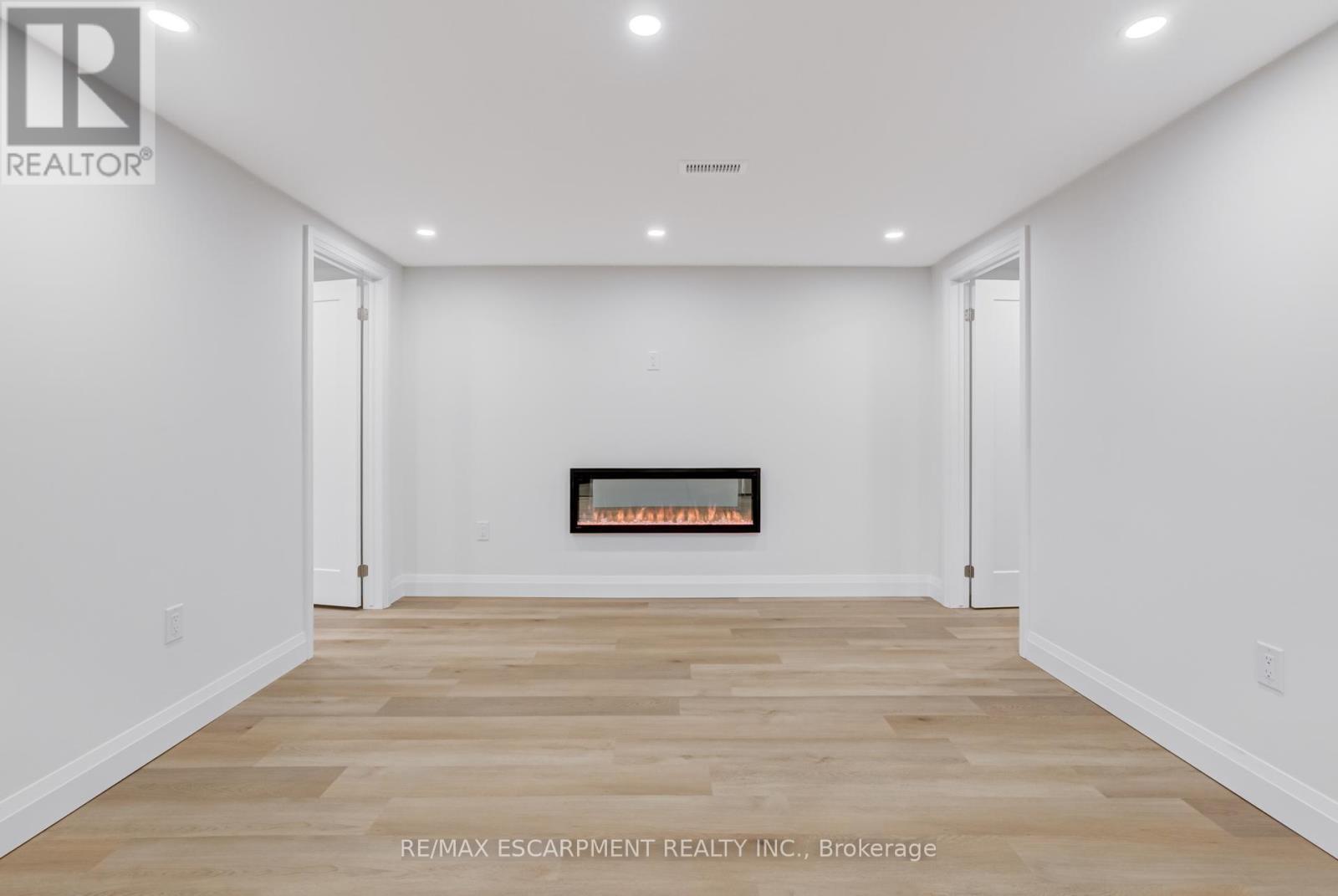 13 Skyland Drive, Hamilton, ON - Indoor Photo Showing Other Room