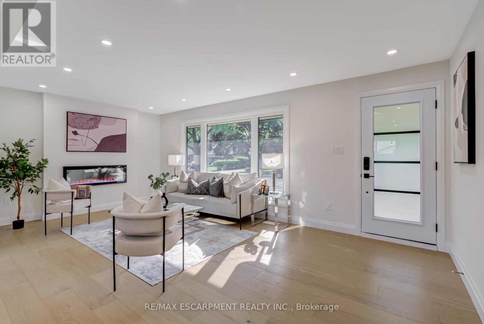 13 Skyland Drive, Hamilton, ON - Indoor Photo Showing Living Room With Fireplace