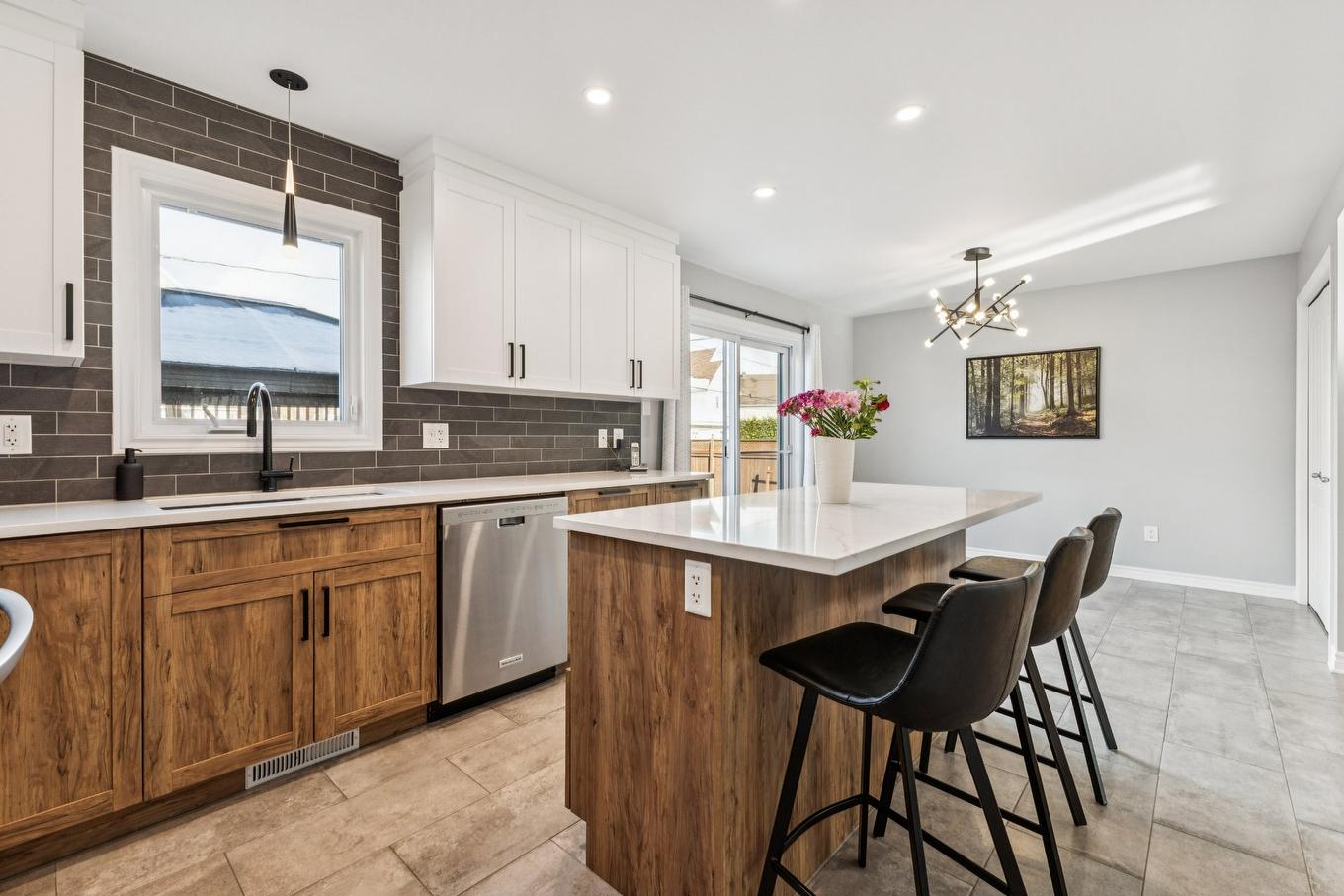 Cuisine - 31 Rue Jules-Verne, Gatineau (Gatineau), QC - Indoor Photo Showing Kitchen With Upgraded Kitchen