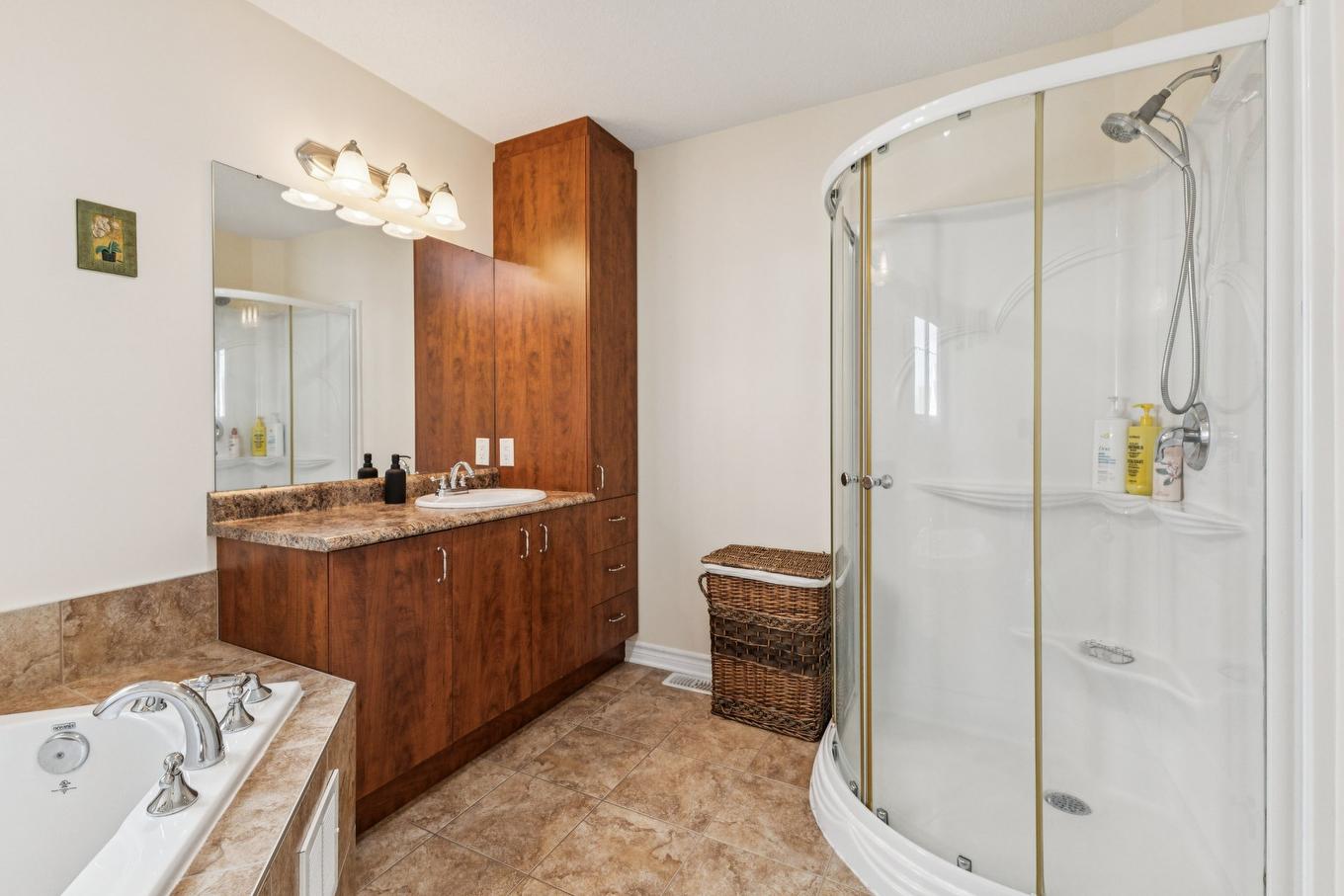 Salle de bains - 31 Rue Jules-Verne, Gatineau (Gatineau), QC - Indoor Photo Showing Bathroom