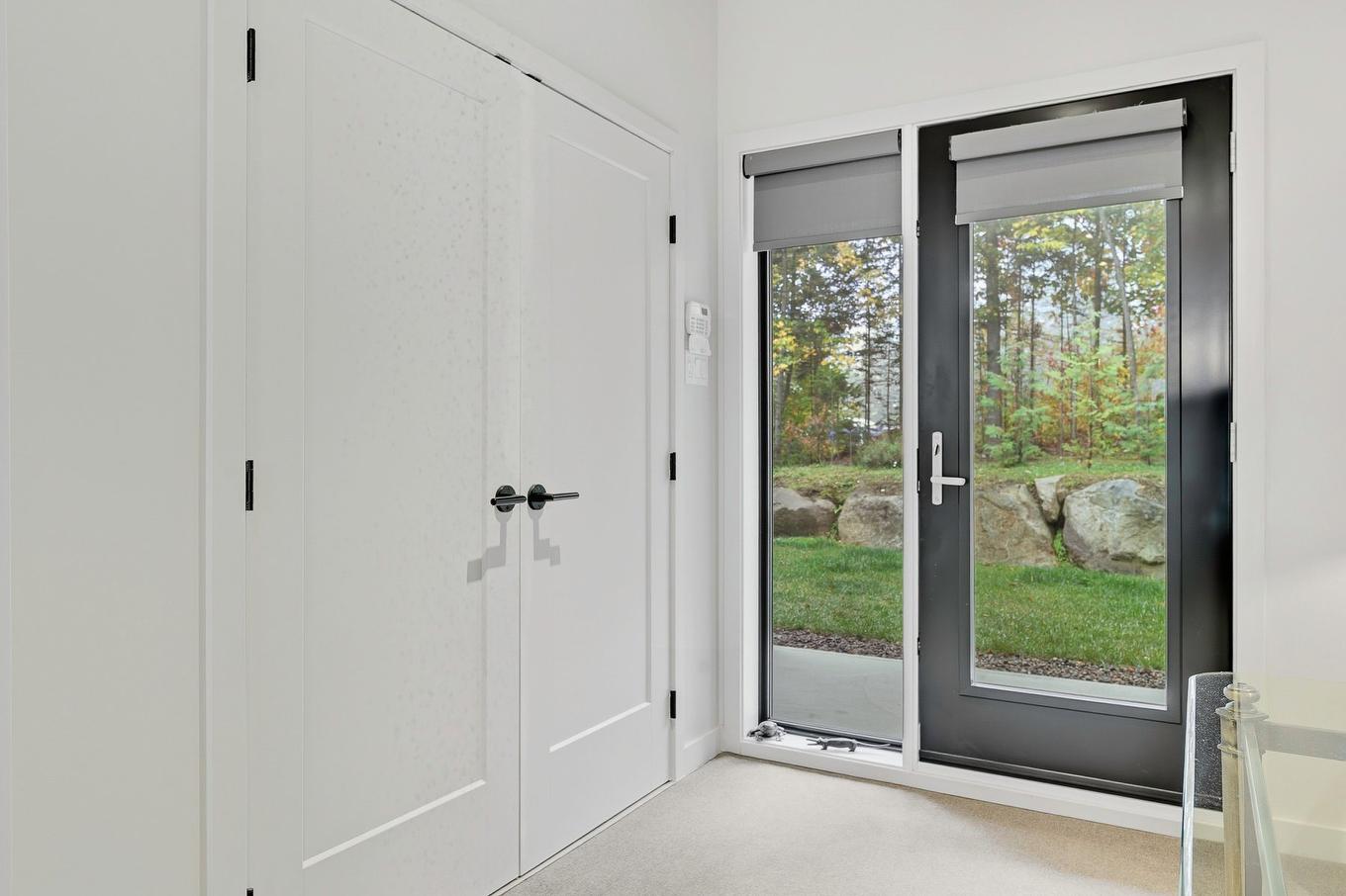 Hall d'entrée/Vestibule - 2207 Ch. Du Golf, Sainte-Lucie-Des-Laurentides, QC - Indoor Photo Showing Other Room