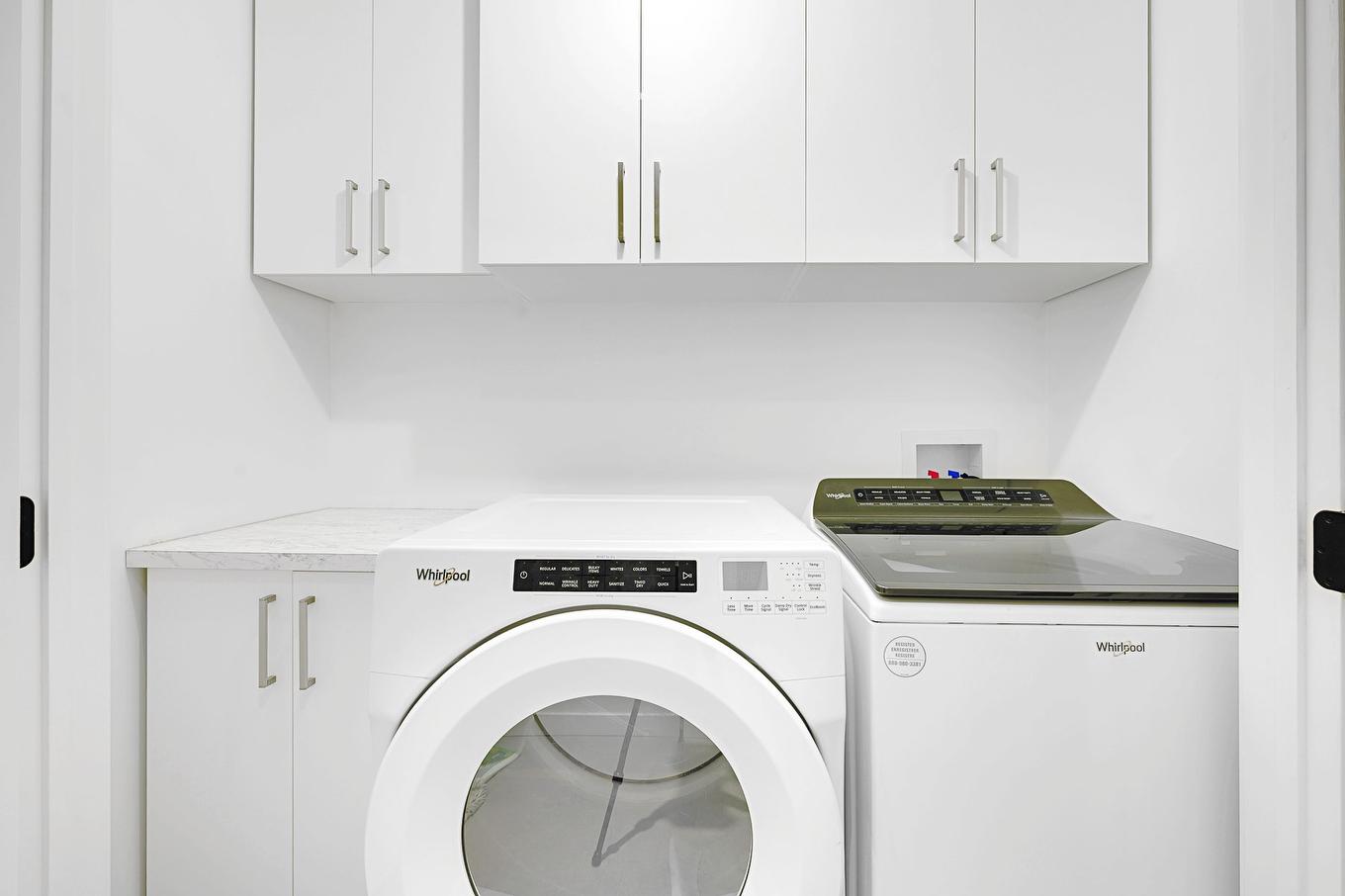 Salle de lavage - 2207 Ch. Du Golf, Sainte-Lucie-Des-Laurentides, QC - Indoor Photo Showing Laundry Room