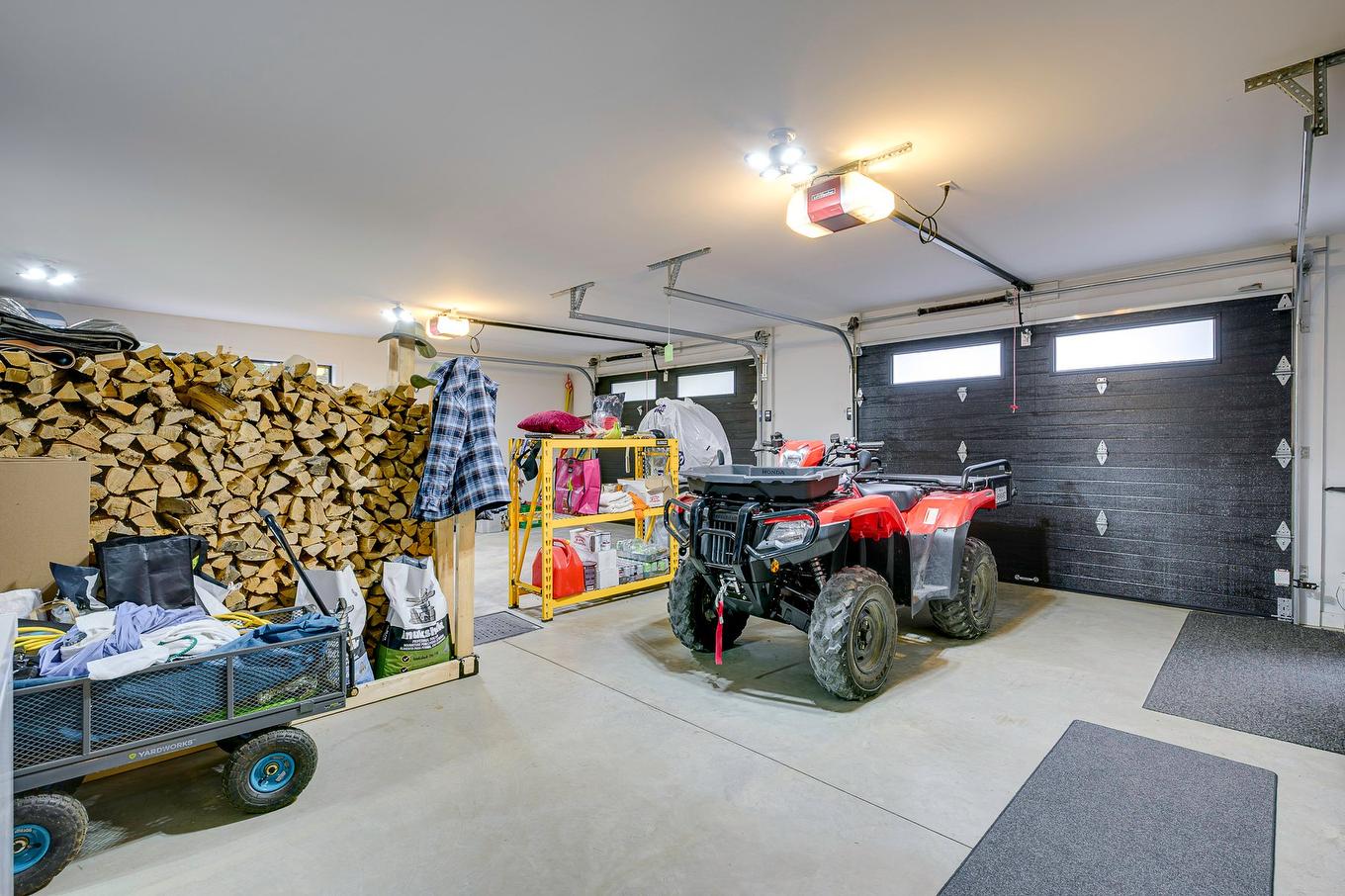 Garage - 2207 Ch. Du Golf, Sainte-Lucie-Des-Laurentides, QC - Indoor Photo Showing Garage