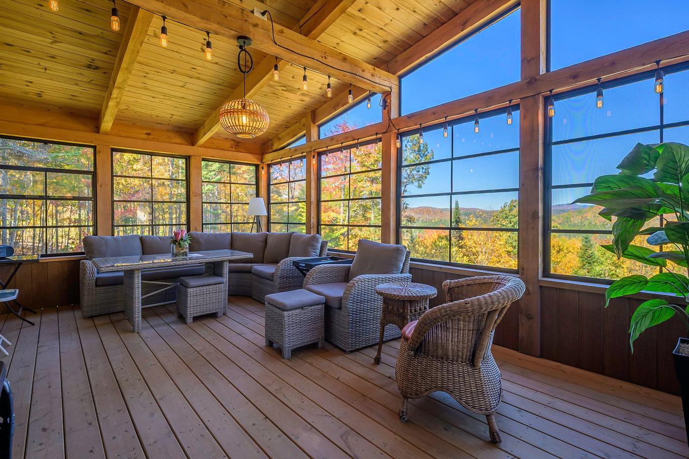 Véranda - 2207 Ch. Du Golf, Sainte-Lucie-Des-Laurentides, QC - With Deck Patio Veranda With Exterior